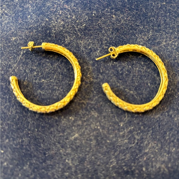 Slane hoop post earrings - Picture 3 of 3